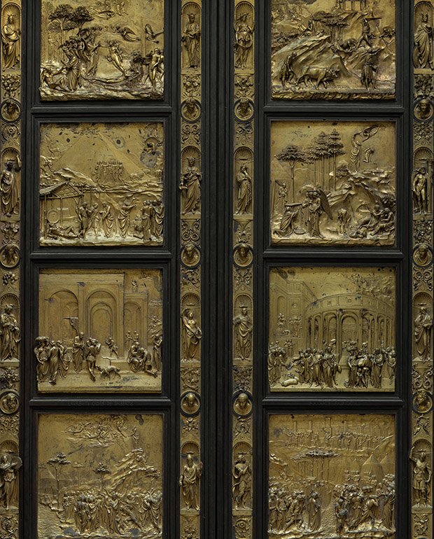 La Porta del Paradiso realizzata da Lorenzo Ghiberti per il Battistero di Firenze (1425-1452), bronzo dorato